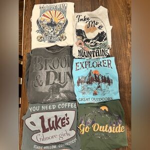 6 T-shirts, all size small in woman